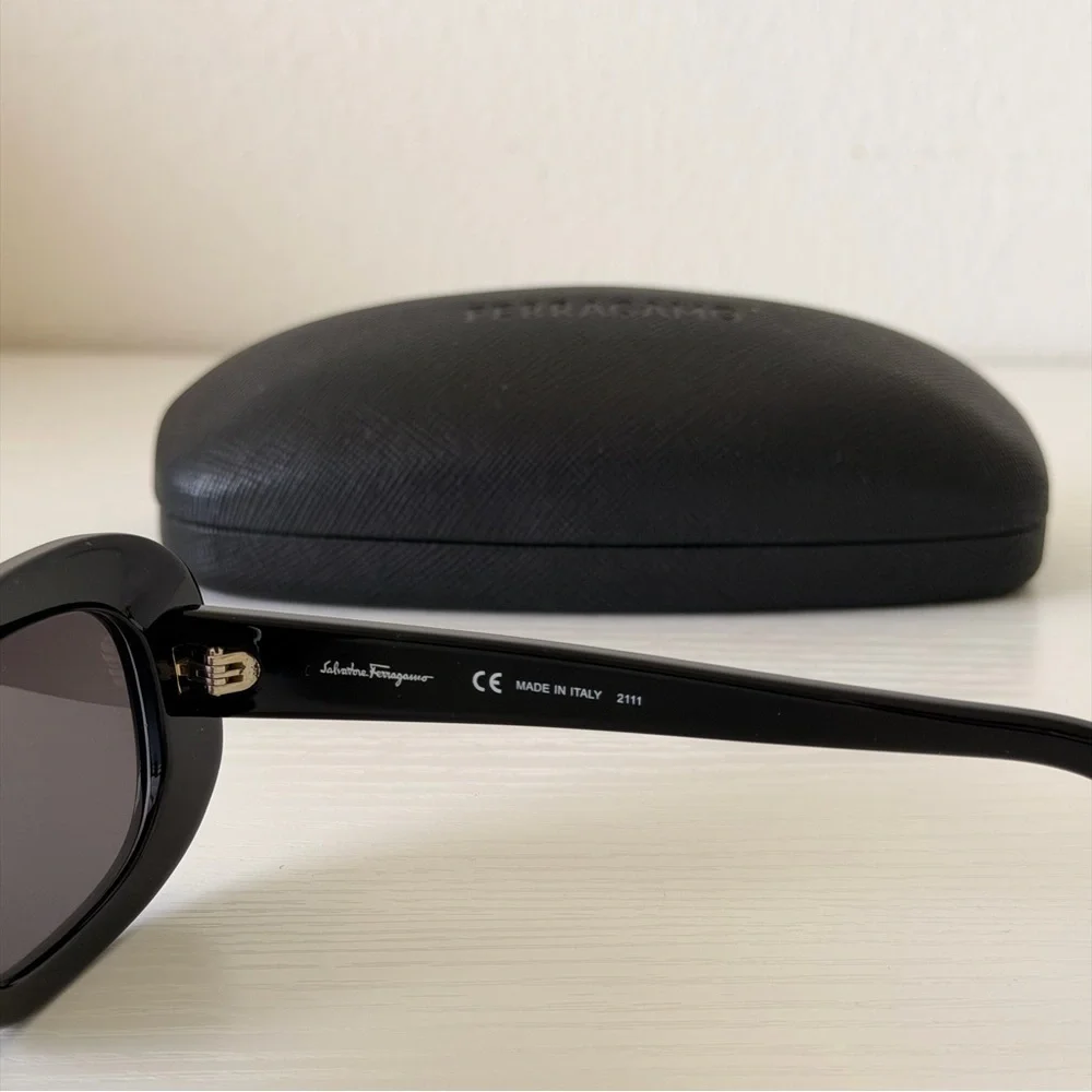 New! Ferragamo Black Sunglasses, SF1046S 001, Authentic